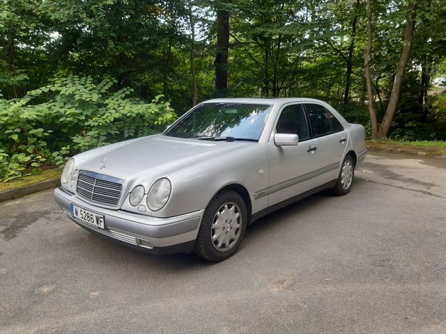 Mercedes-Benz E 280 4MATIC V6 (W210) Elegance TOP A/C 2Hd