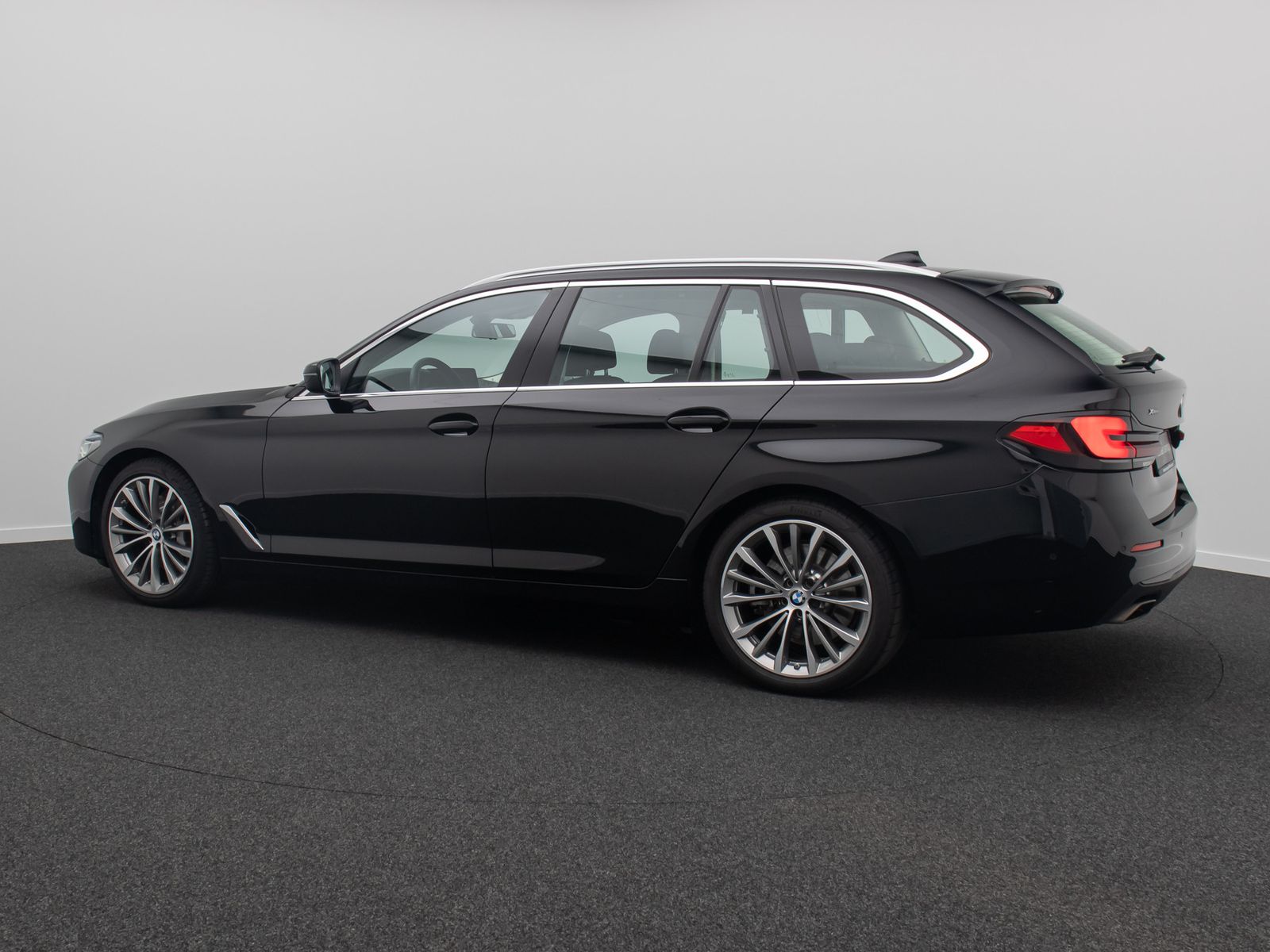 Fahrzeugabbildung BMW 530d xD Kamera DAB Laser HUD Belüft Panorama 19"