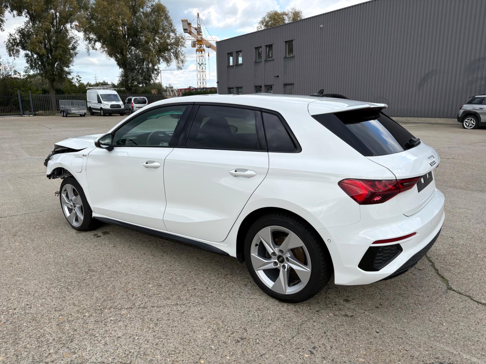 Audi A3 1.4 TFSIe S-LINE / PANO / KAMERA / PLUG-IN-H