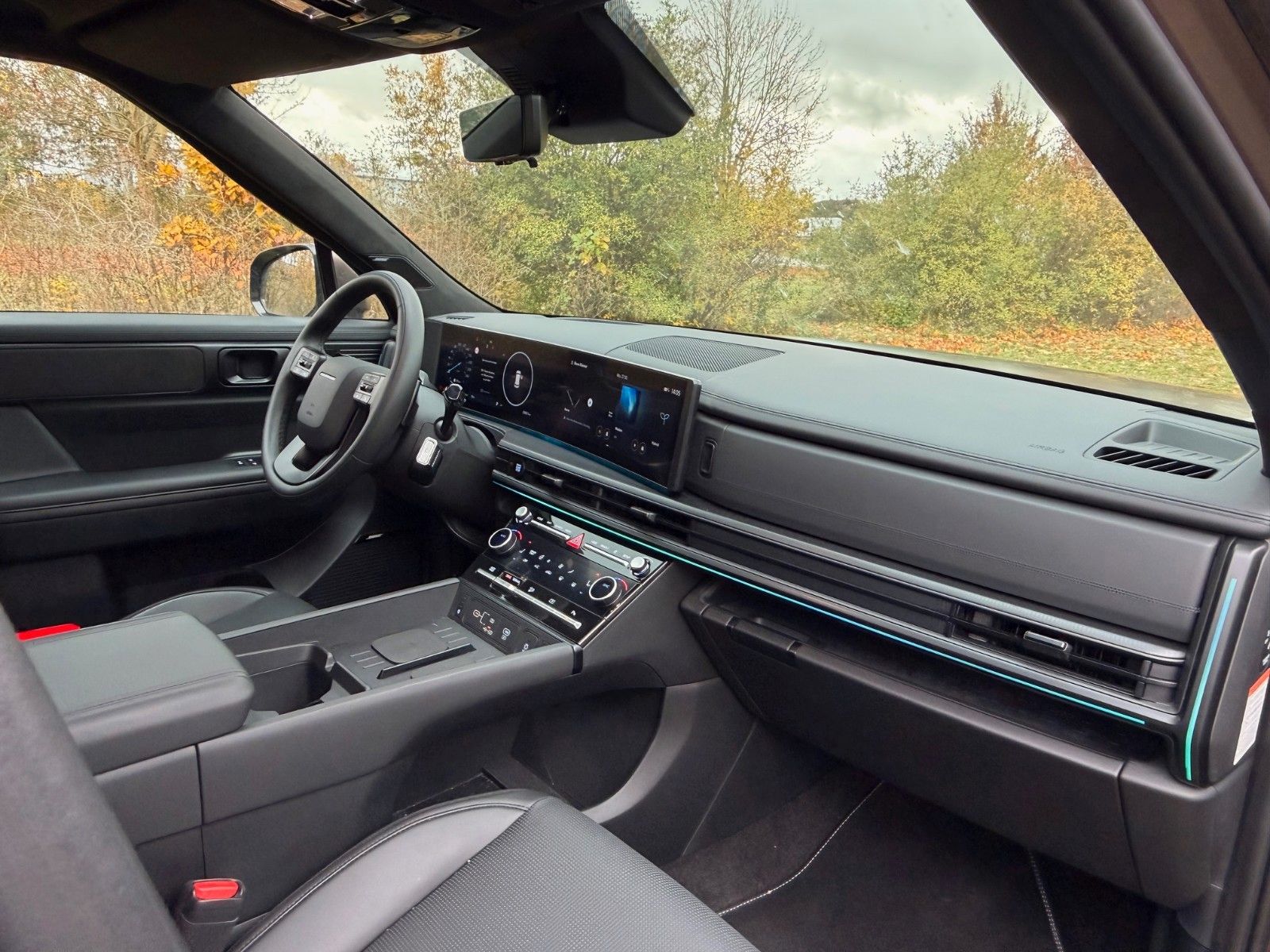 Fahrzeugabbildung Hyundai SANTA FE 1.6T-GDI HEV Blackline *Standhzg*AHK*