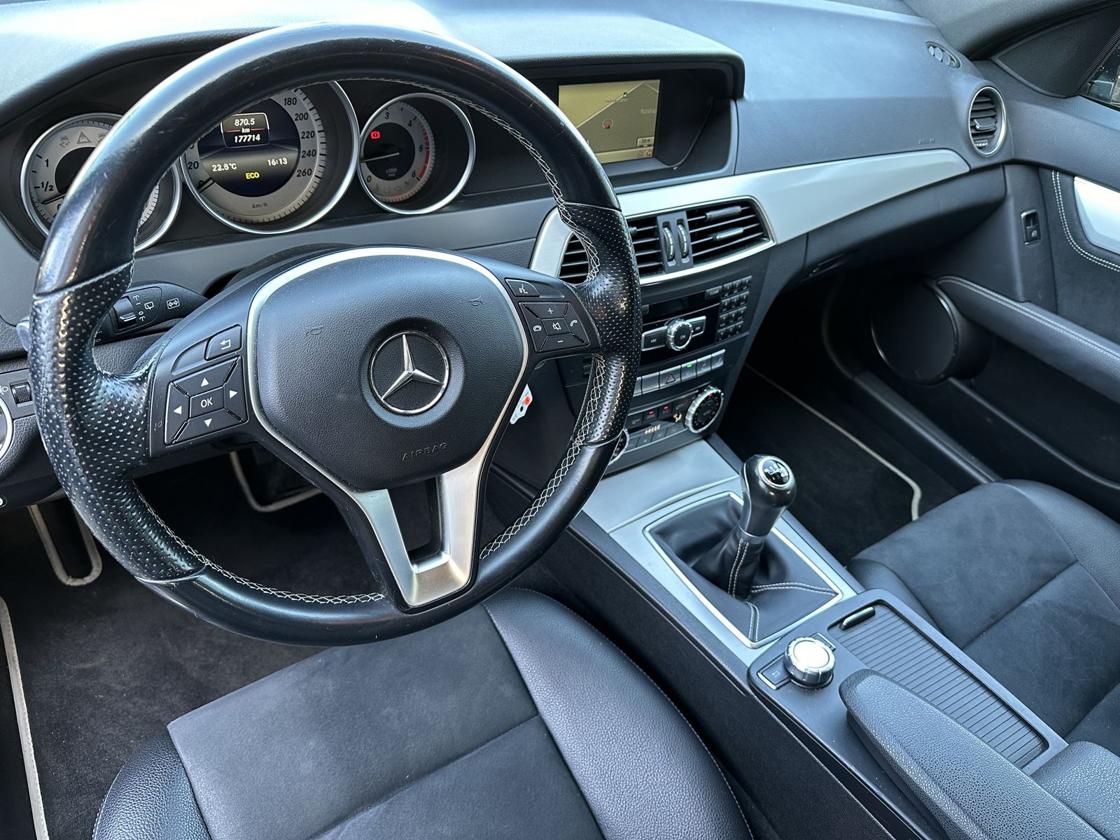 Fahrzeugabbildung Mercedes-Benz C 220d T AMG-Paket NAV+SHZ+MFL+PARKTRONIC+17Zo