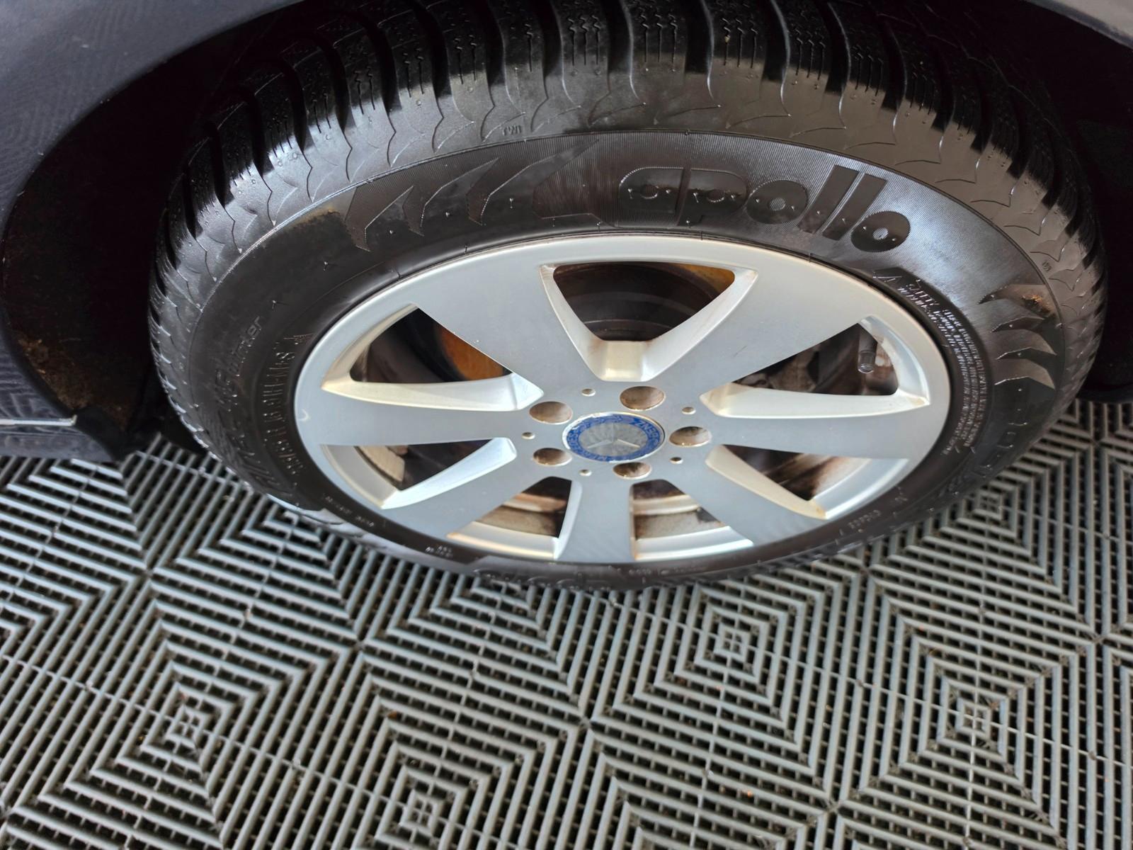 Mercedes-Benz C200 2010 — photo 18