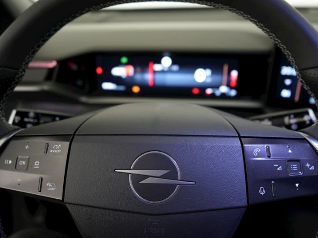 Grandland B GS HYBRID eDCT+LED MATRIX+NAVI+360 G