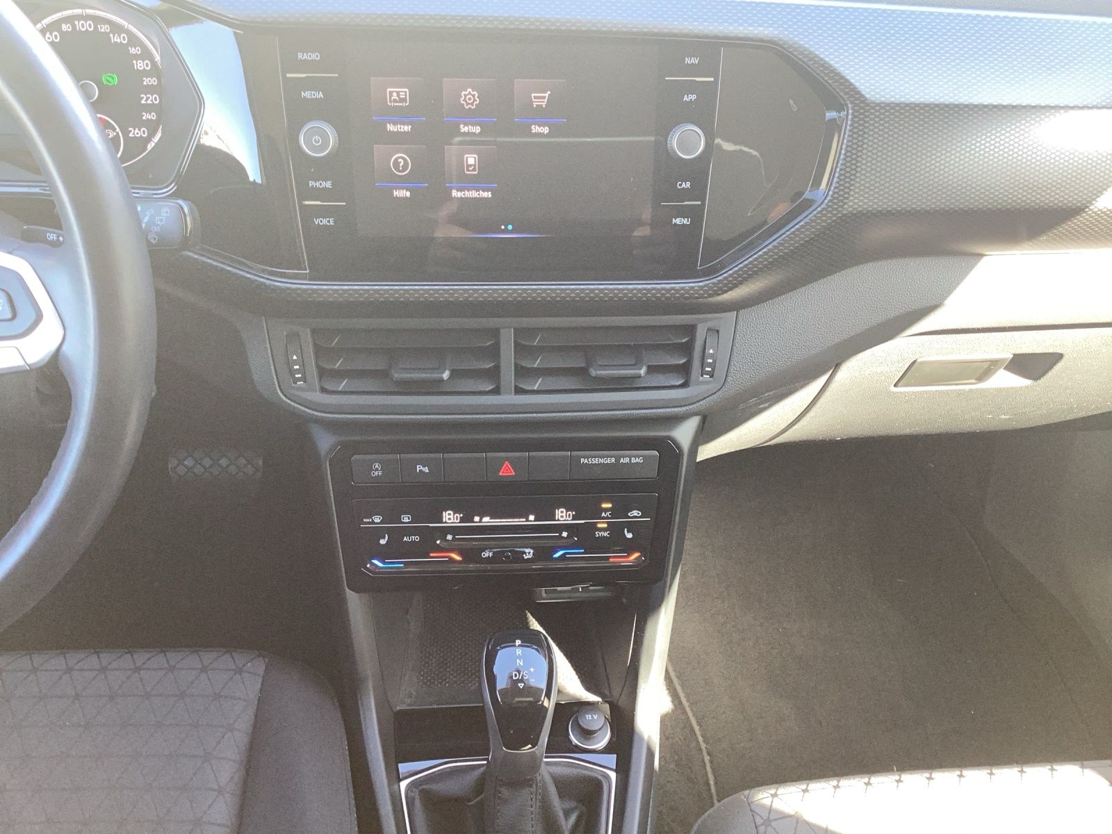 Fahrzeugabbildung Volkswagen T-Cross Life Navi Climatronic PDC SH LM