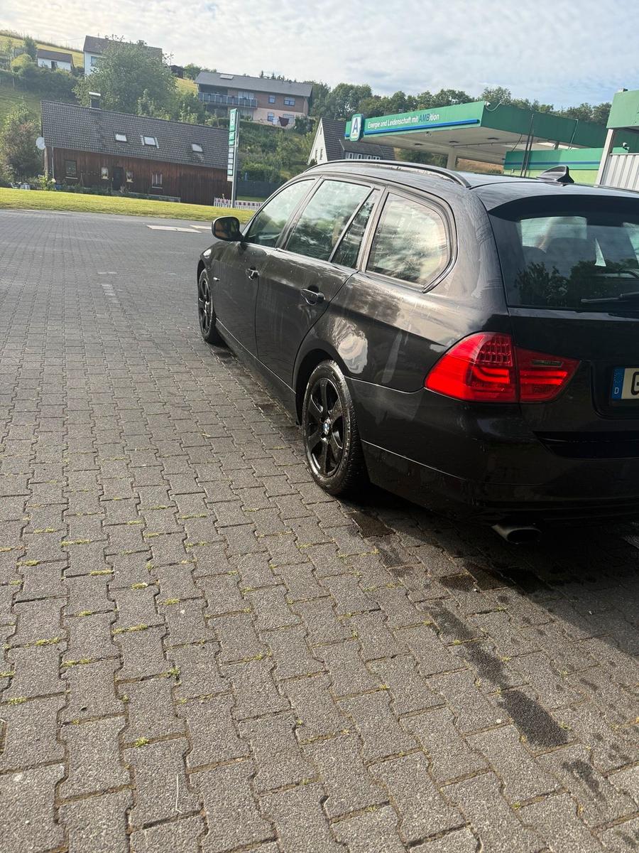 BMW 320 2011 — photo 7