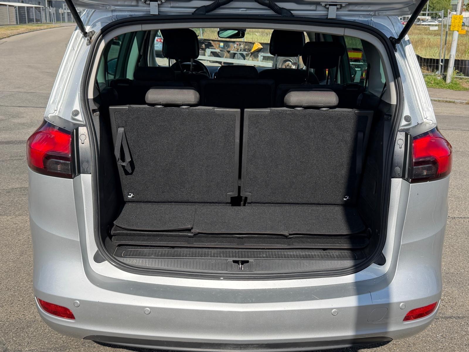 Opel Zafira 2015 — photo 9
