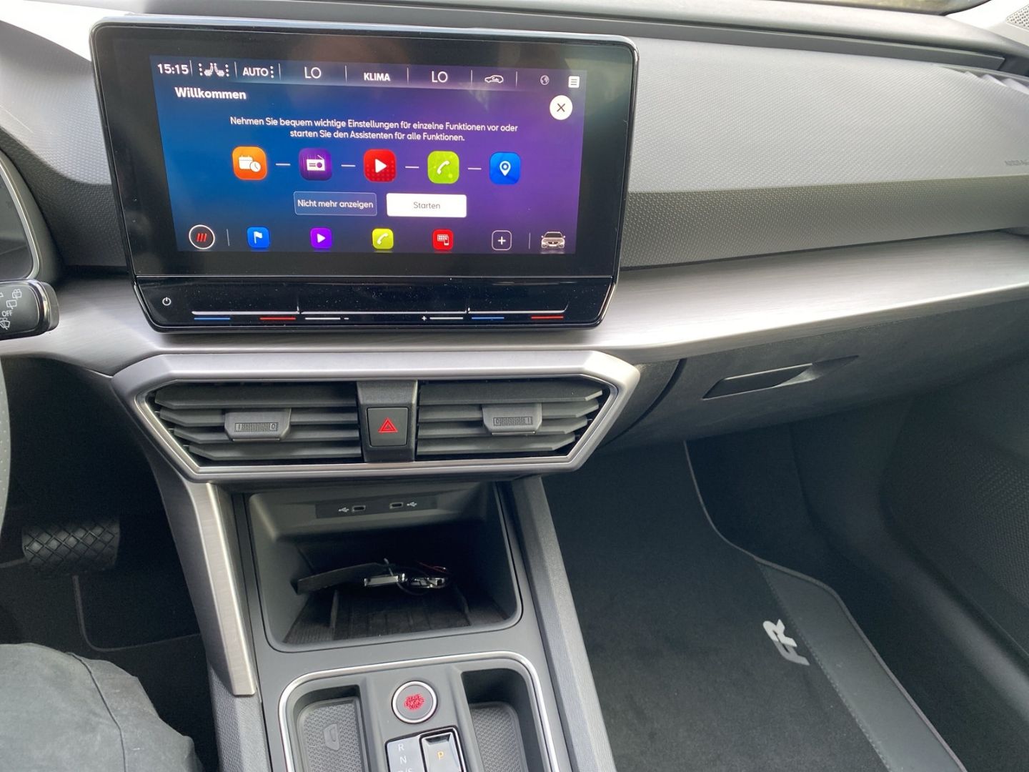 Fahrzeugabbildung SEAT Leon Sportstourer FR 2.0 TDI EU6d Navi digitales
