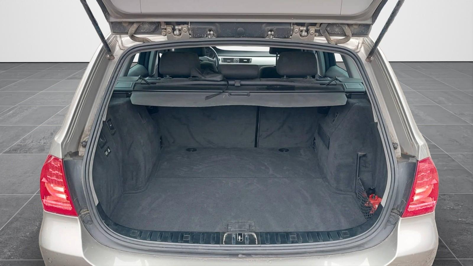 BMW 318 2012 — photo 8