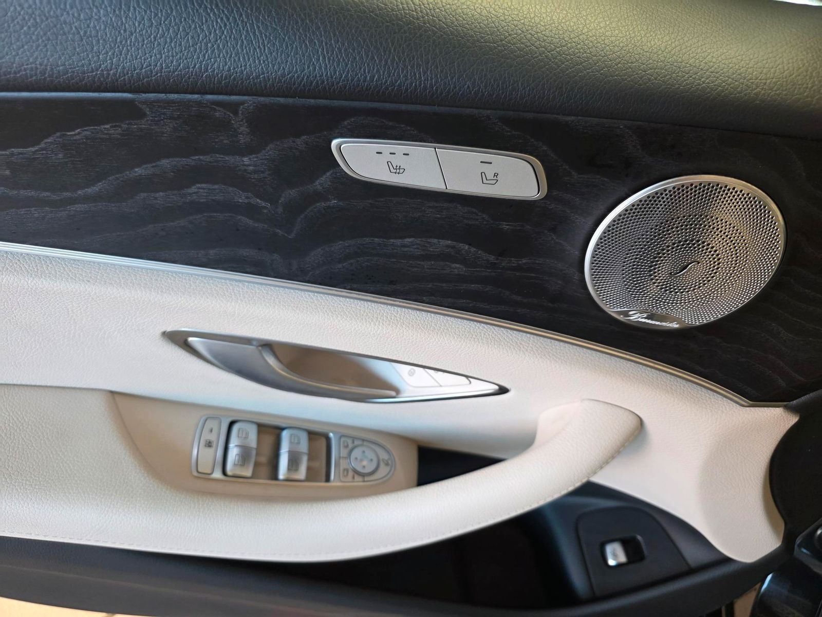 Fahrzeugabbildung Mercedes-Benz E200 Lim. AMG/Burmester/Airmatic/HuD/Multibeam