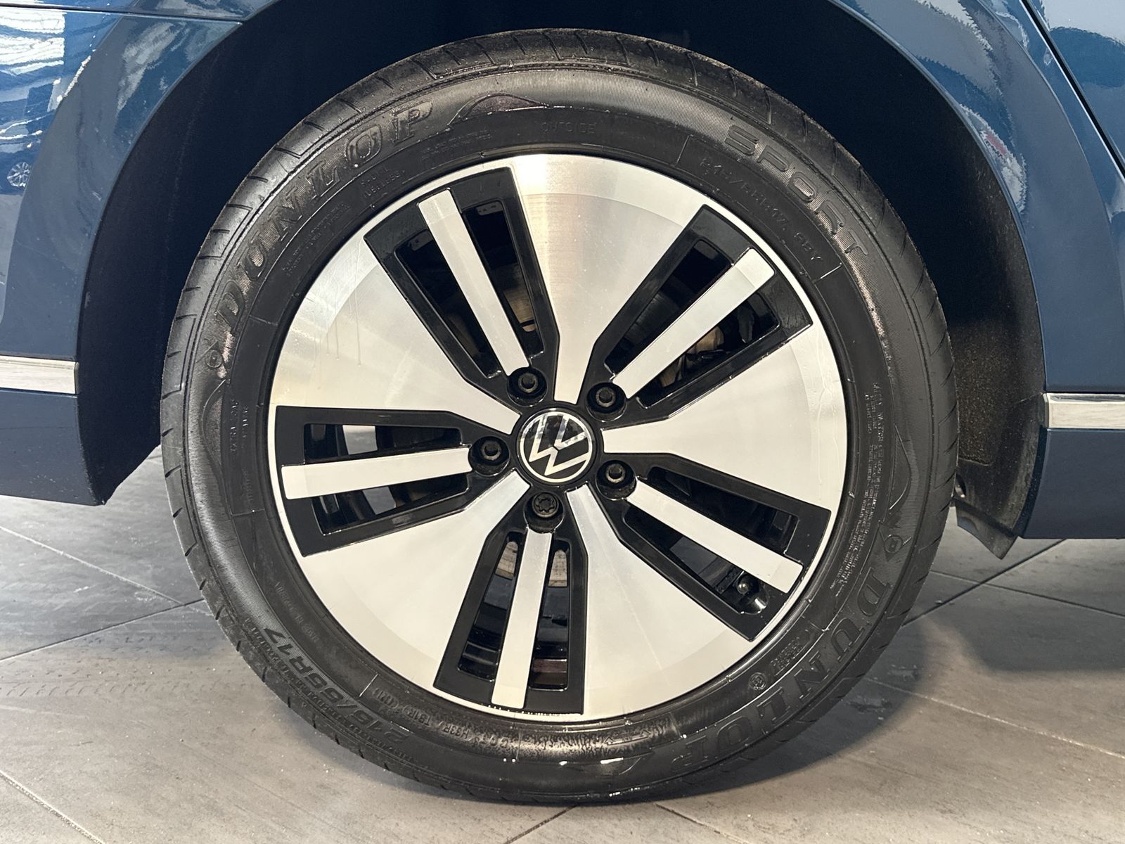 Fahrzeugabbildung Volkswagen Passat Variant 1.4 TSI DSG GTE NAV+LED+AHK+PANO