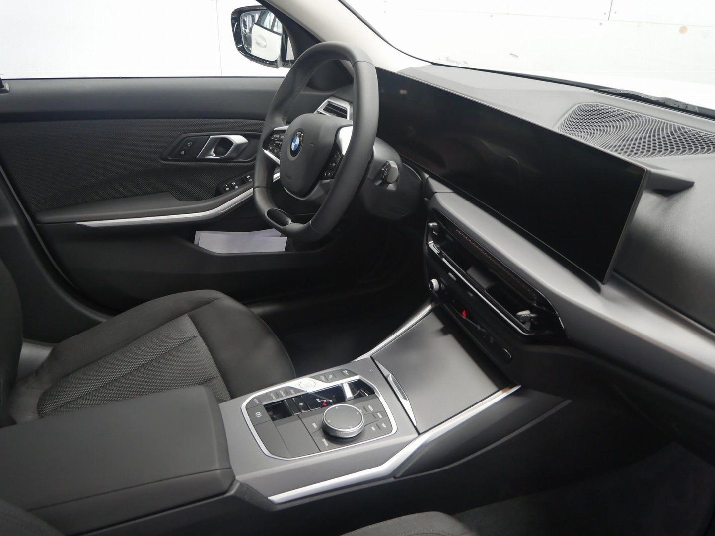 Fahrzeugabbildung BMW 318i Anhaengerkuppling, Park Assistant, Sport-Le