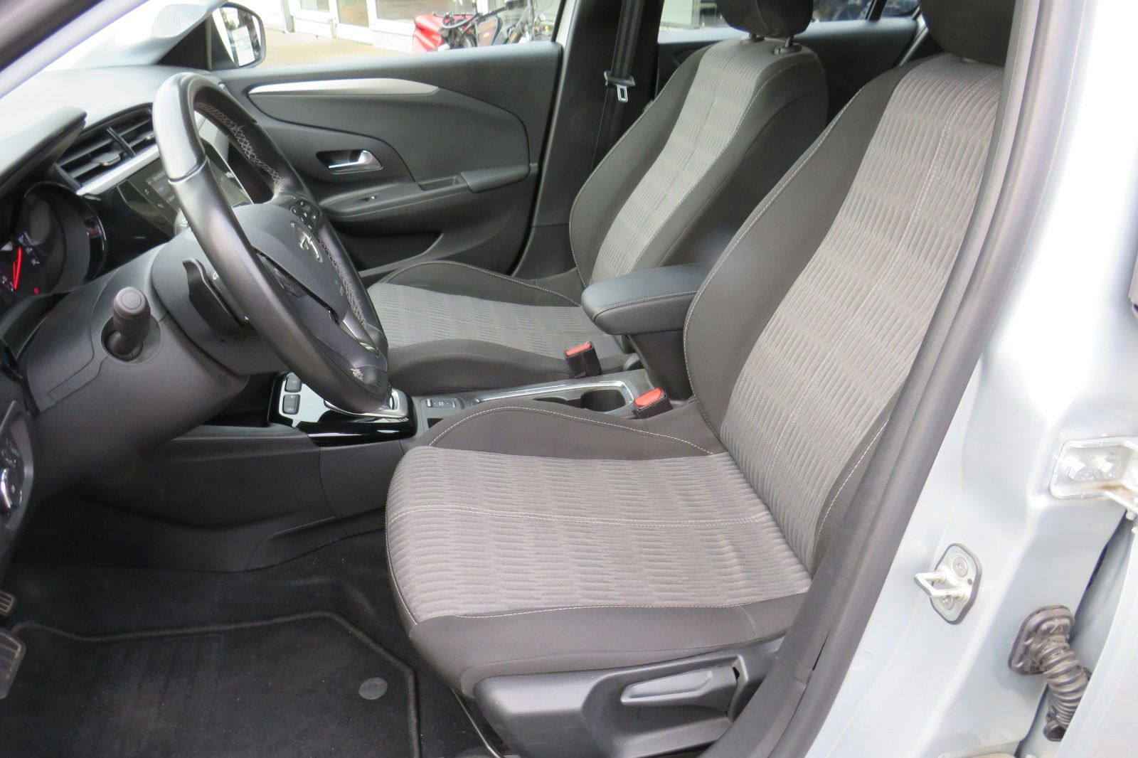 Fahrzeugabbildung Opel Corsa F Edition AUTOMATIK NAVI SITZH. PDC 1.HD