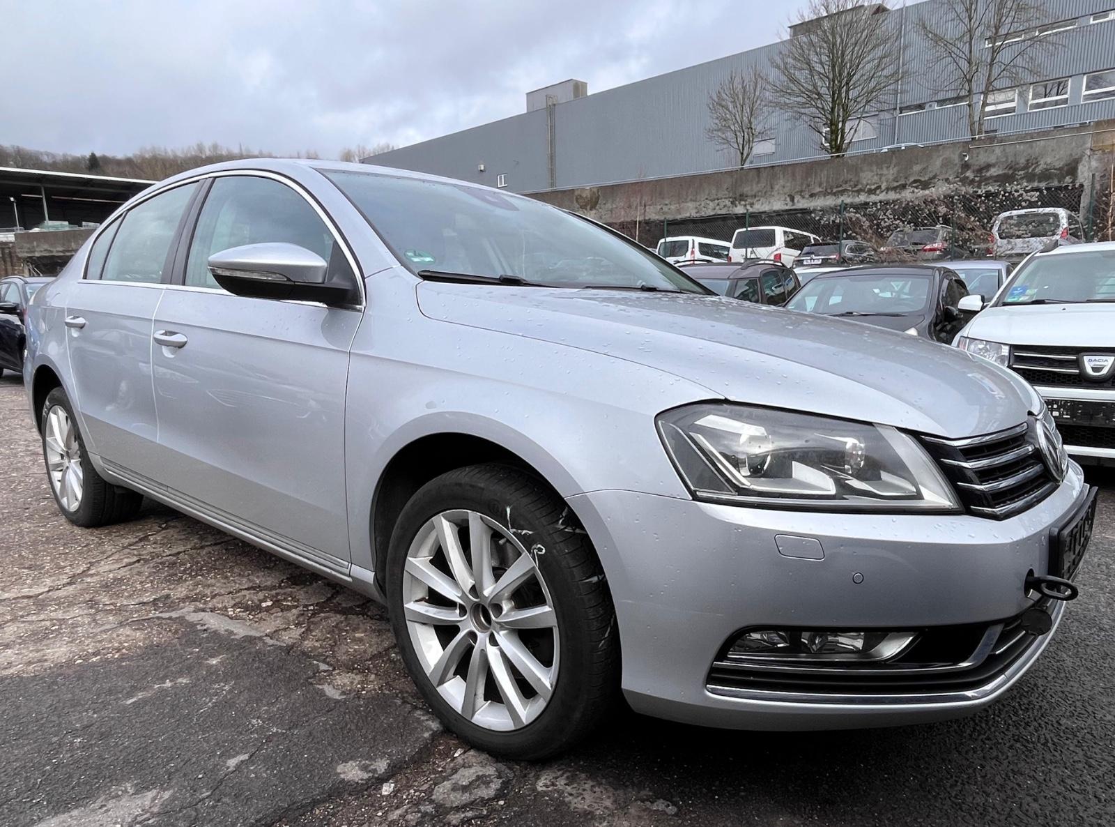 Volkswagen Passat 1.8iLim. DS LEDER Motor Läuft  Geräusche