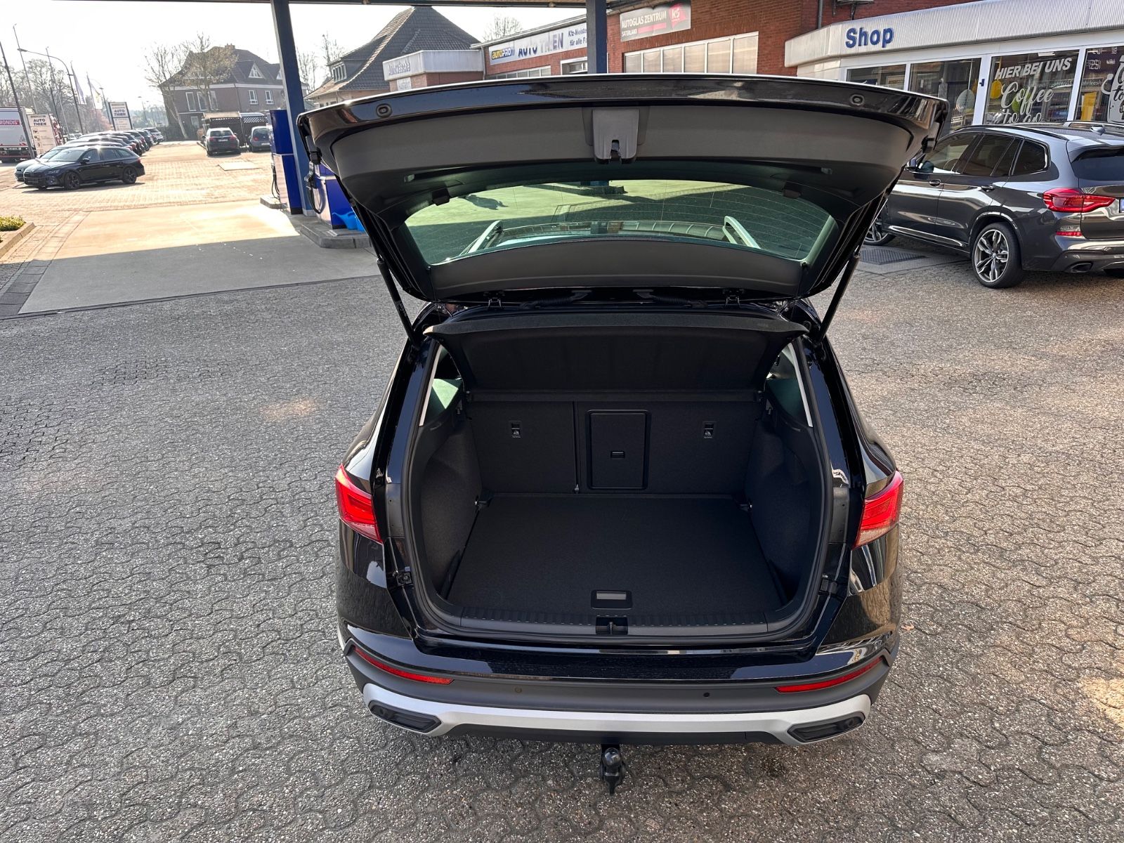 Fahrzeugabbildung SEAT Ateca 1.5 TSI Style DSG AHK/Navi/ACC/LED/SHZ/APP