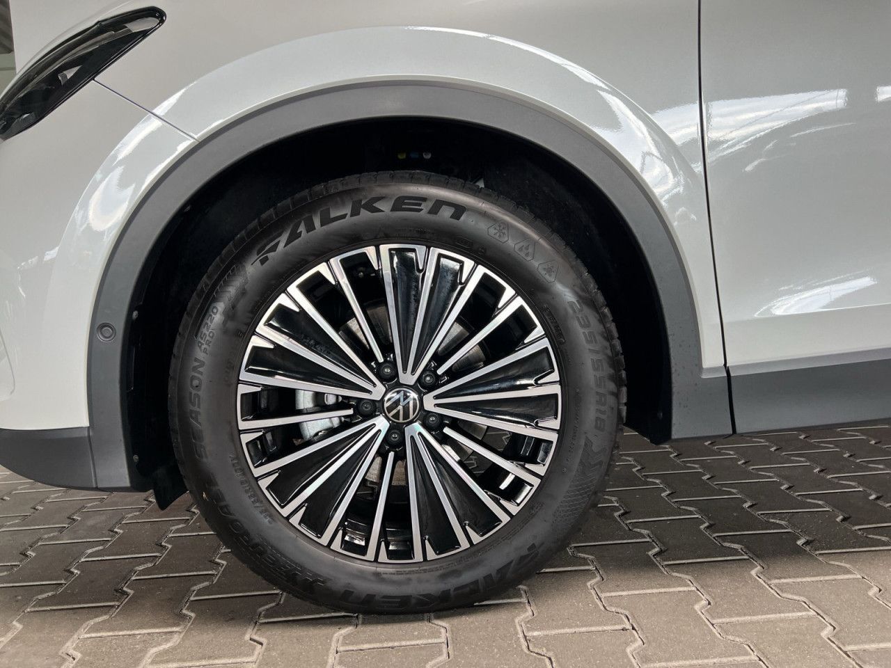 Volkswagen Tiguan LIFE 1.5 eTSI DSG AKH NAVI LED STANDHZG foto 4