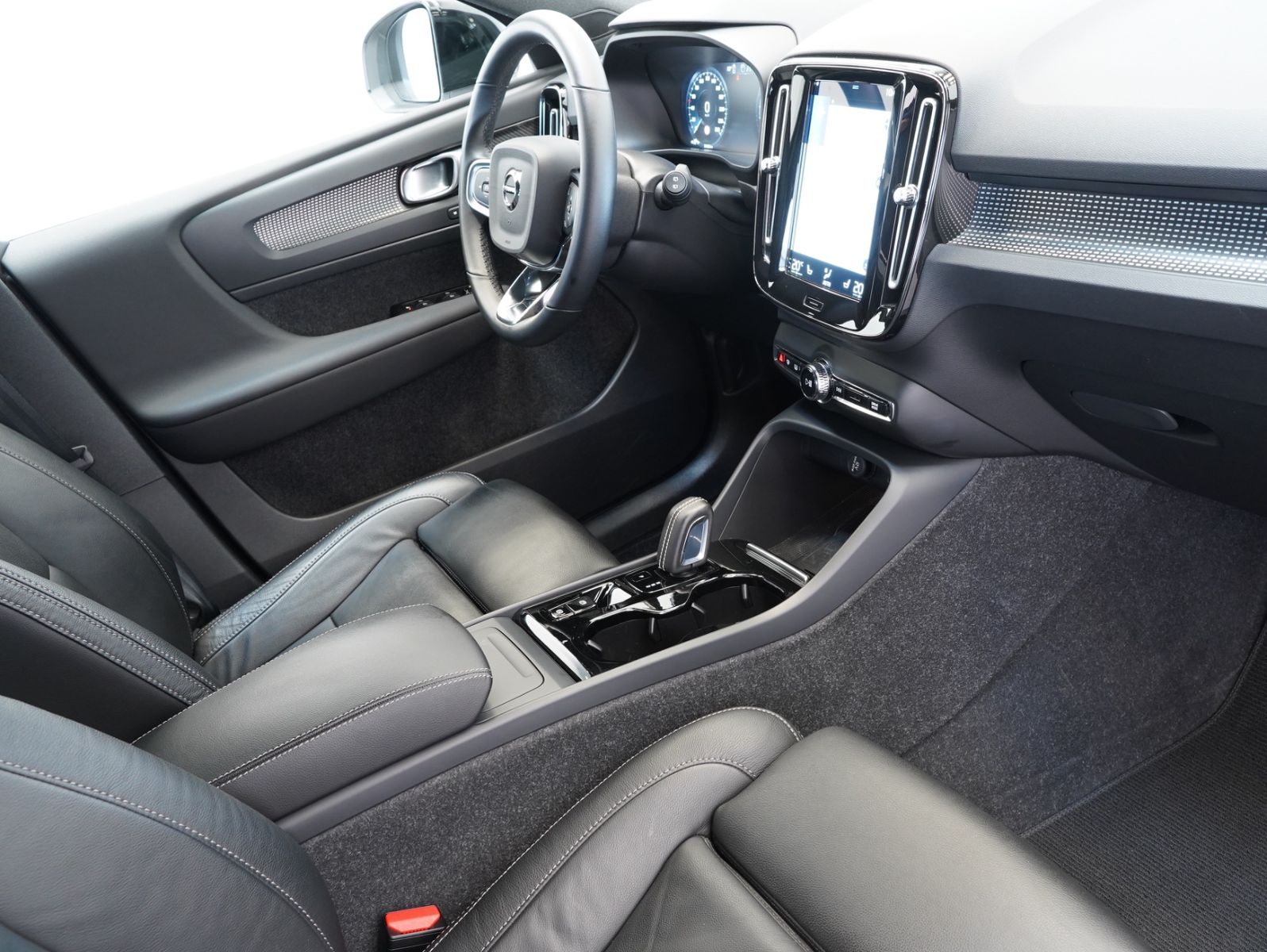 Fahrzeugabbildung Volvo XC40 B4 B R Design LED/NAVI/ACC/LEDER/360°