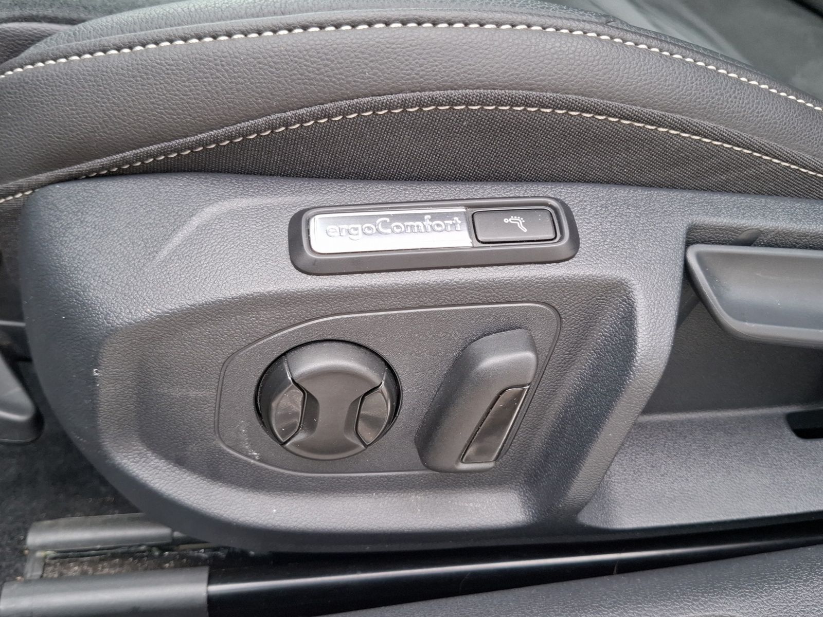 Fahrzeugabbildung Volkswagen Arteon SB TSI Elegance DSG LED Navi AID ACC PDC