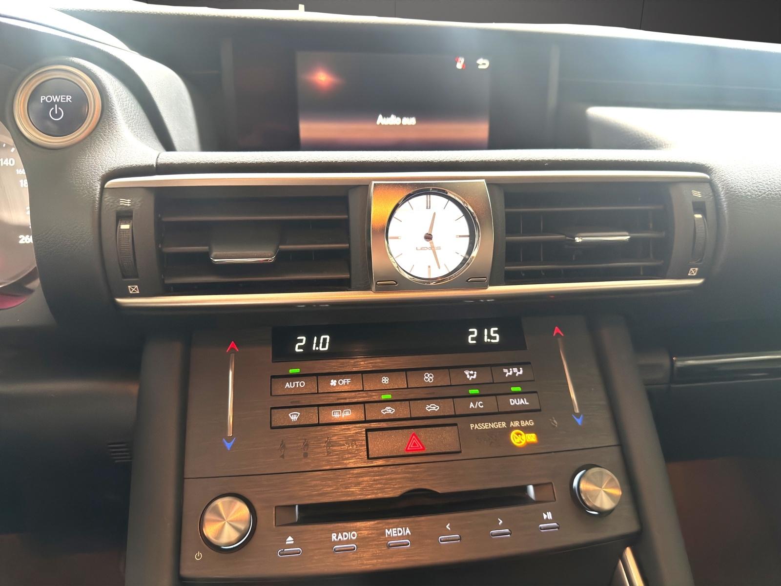 LEXUS IS 300H 2.5 HYBRIDE 181ch - GPS - PHARES LED - SIÈGES CHAUFFANTS - ANGLE MORT