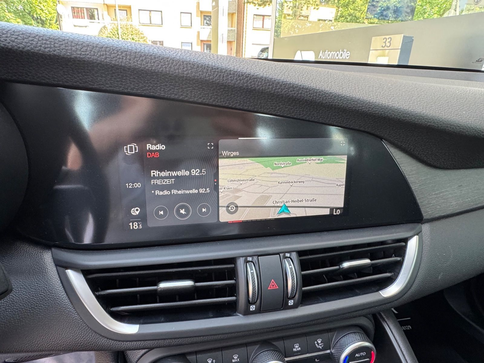 Fahrzeugabbildung Alfa Romeo Giulia Ti Q4/MEMORY/ACC/NAVI/KAMERA/LEDER/