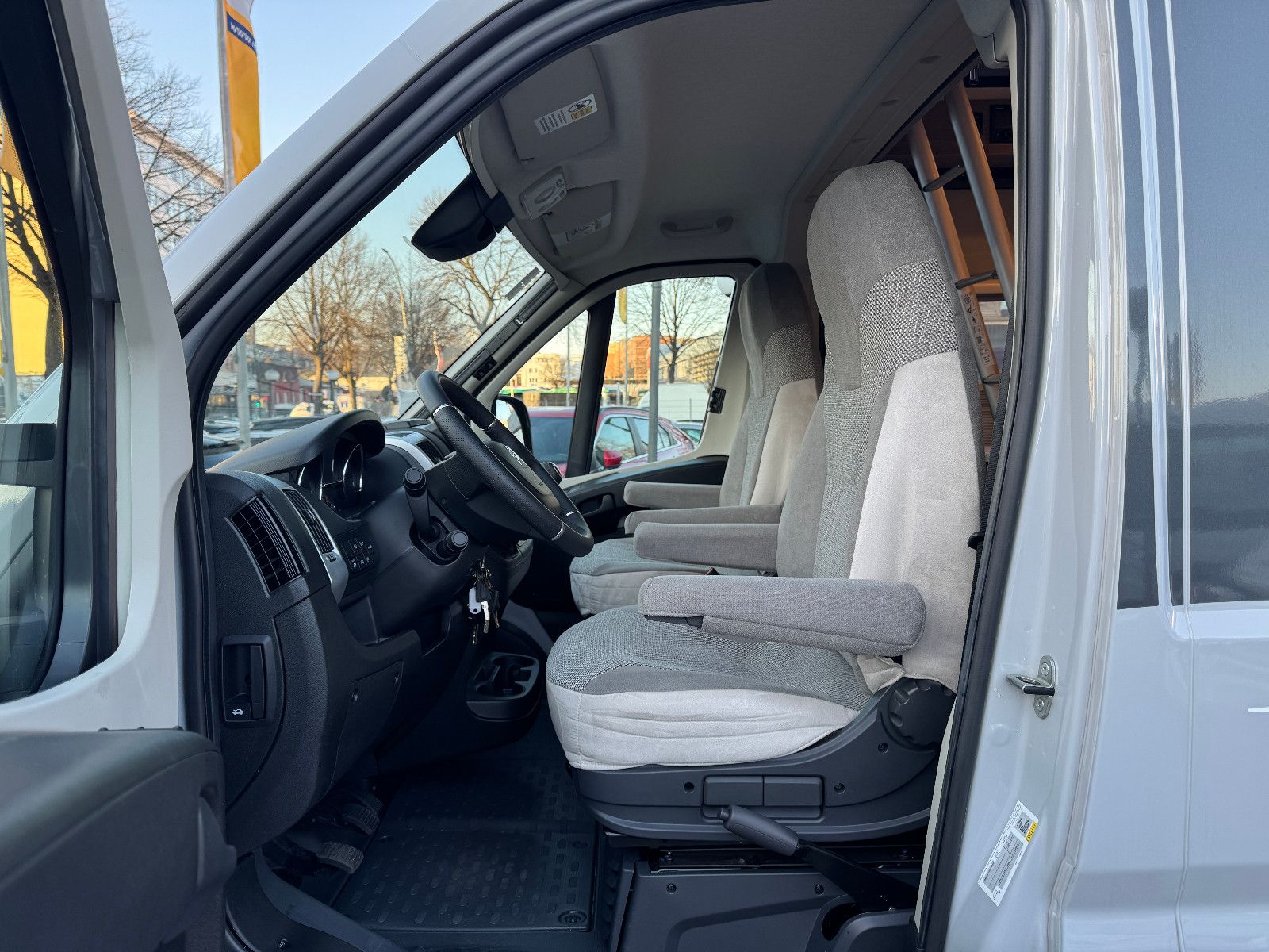 Fahrzeugabbildung Pössl 600 2WIN R PLUS CITROEN SCHLAFDACH AHK KAMERA