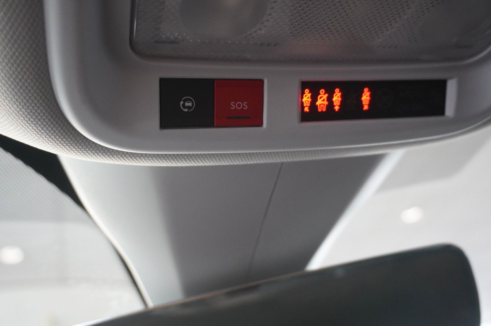 Fahrzeugabbildung Opel Grandland (X) 1.6 HYBRID ELEG. NAVI/360°/LED/DAB