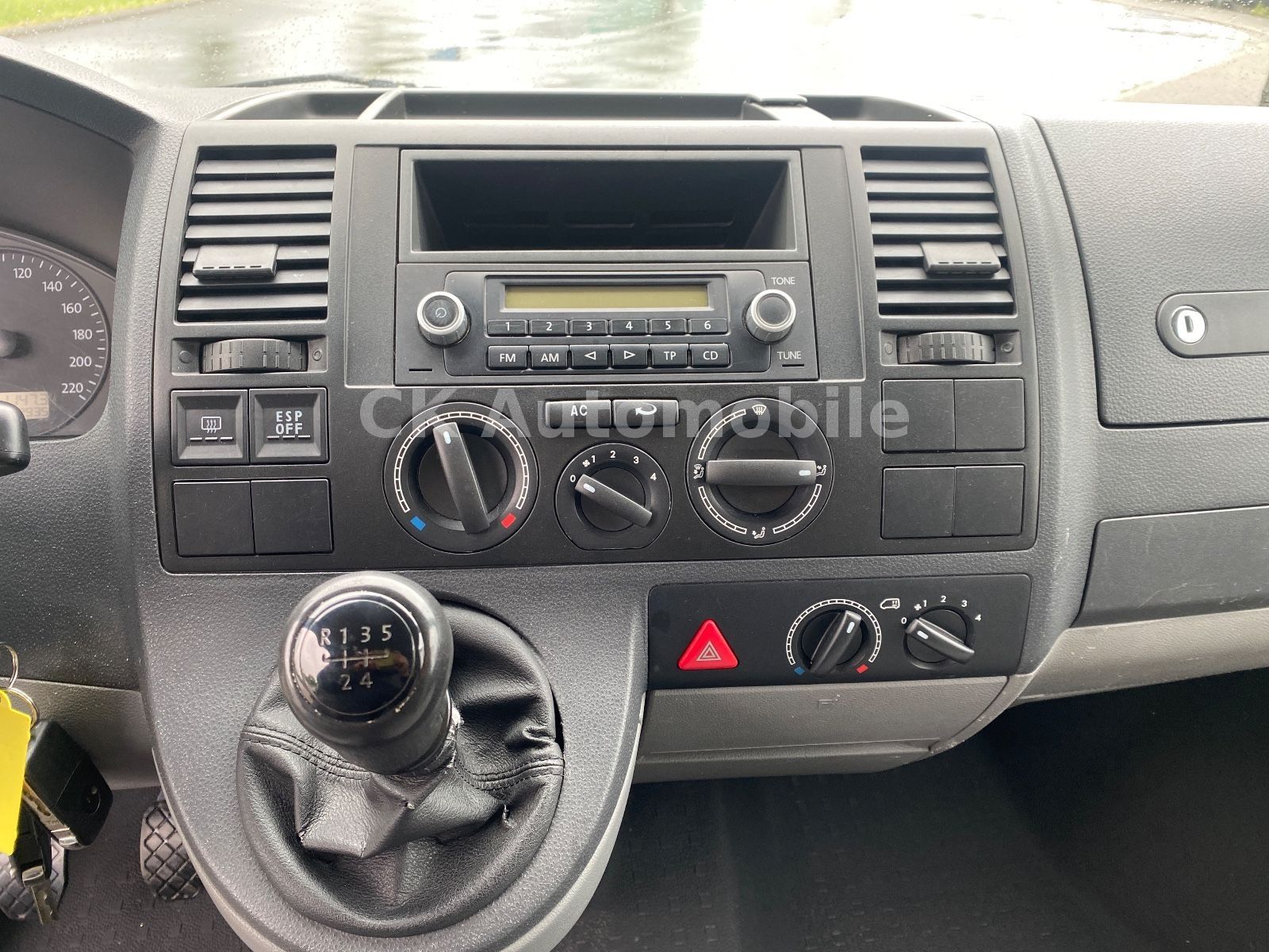 Fahrzeugabbildung Volkswagen T5 Transporter Kombi 1.9 TDI/9 Sitze/Klima/AHK