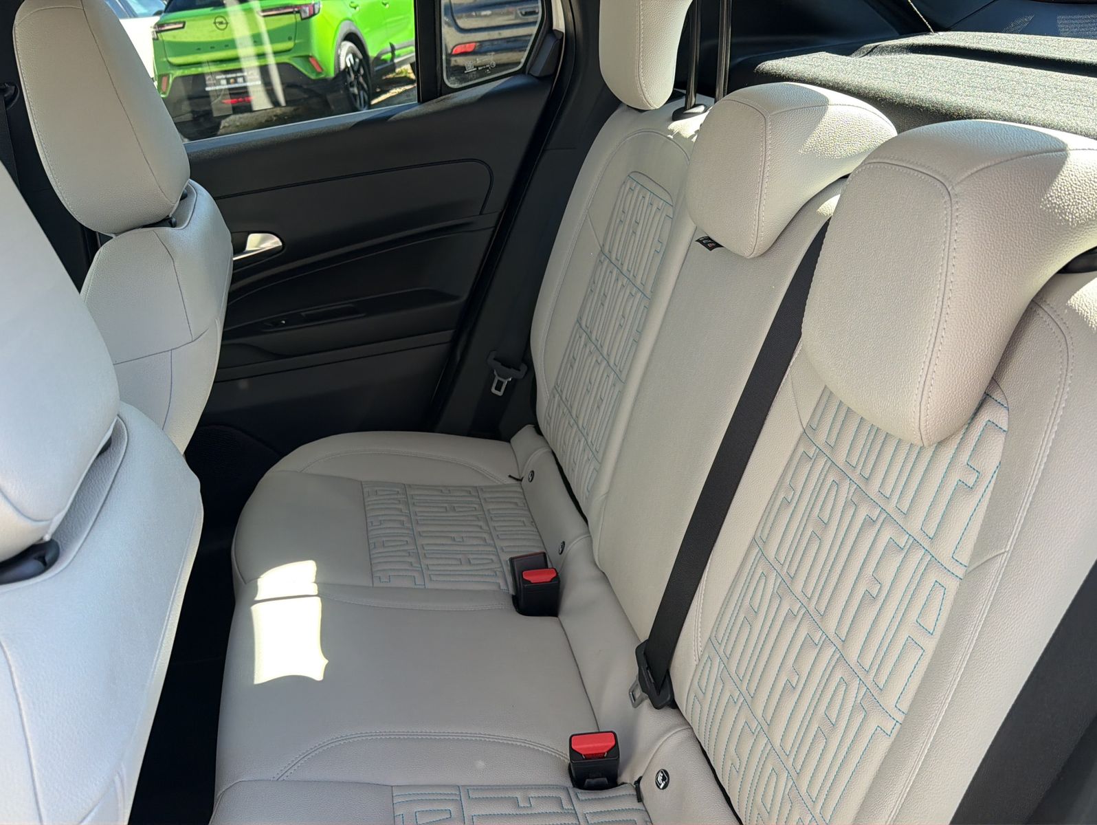Fahrzeugabbildung Fiat 600 Hybrid La Prima + Navigation System