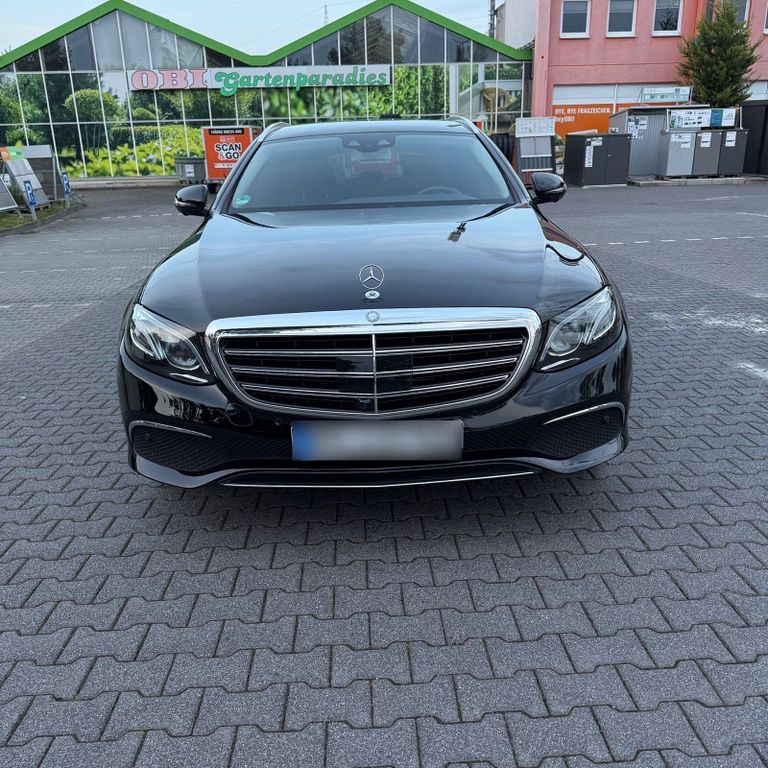Image of Mercedes-Benz E 220