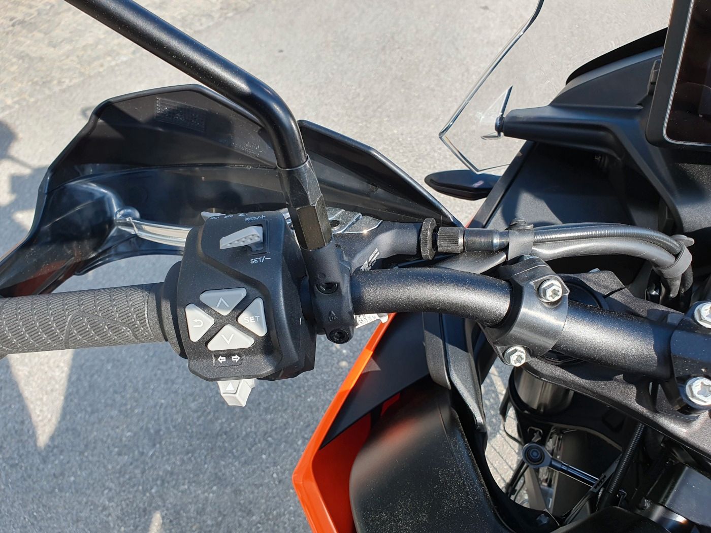 Fahrzeugabbildung KTM 890 Adventure 2024 beide Farben lagernd