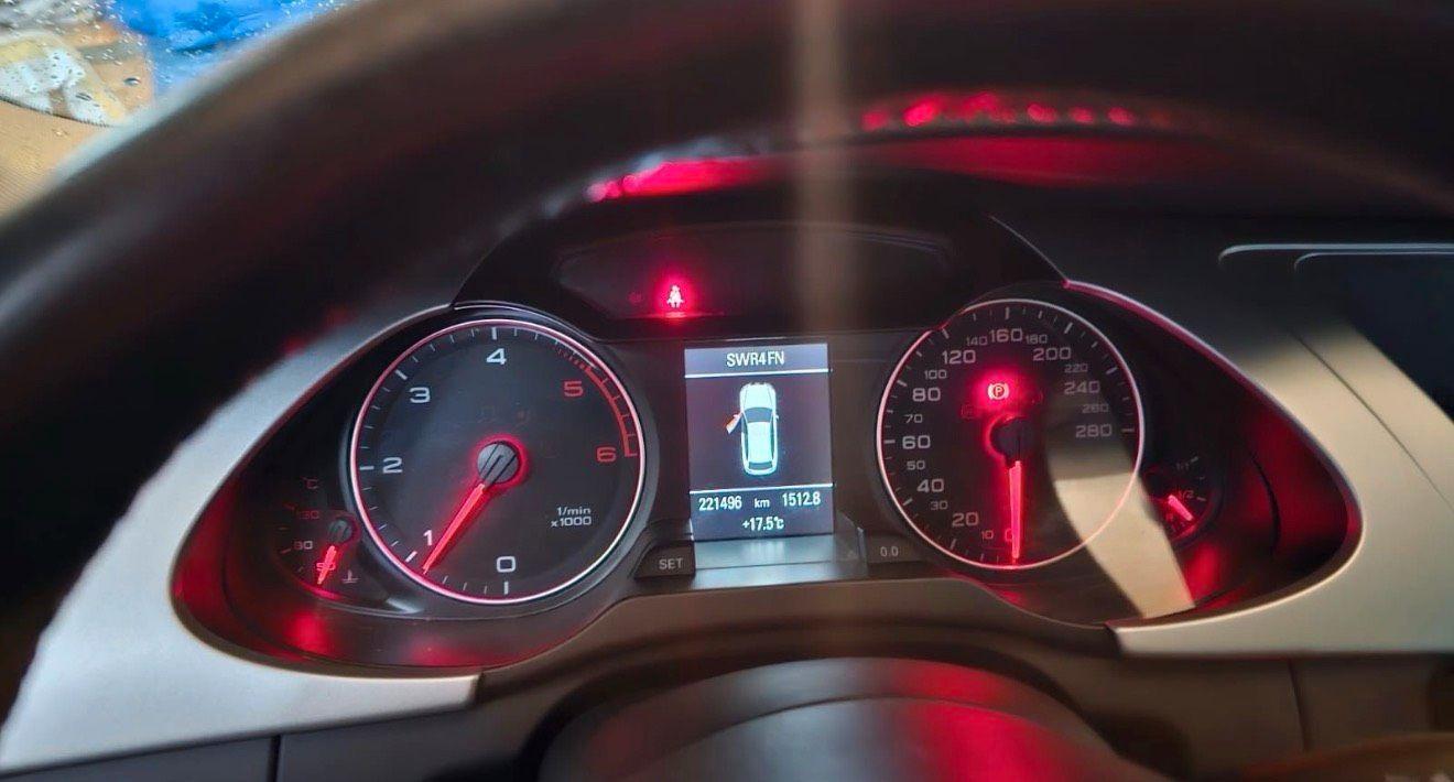 Audi A4 2010 — photo 7