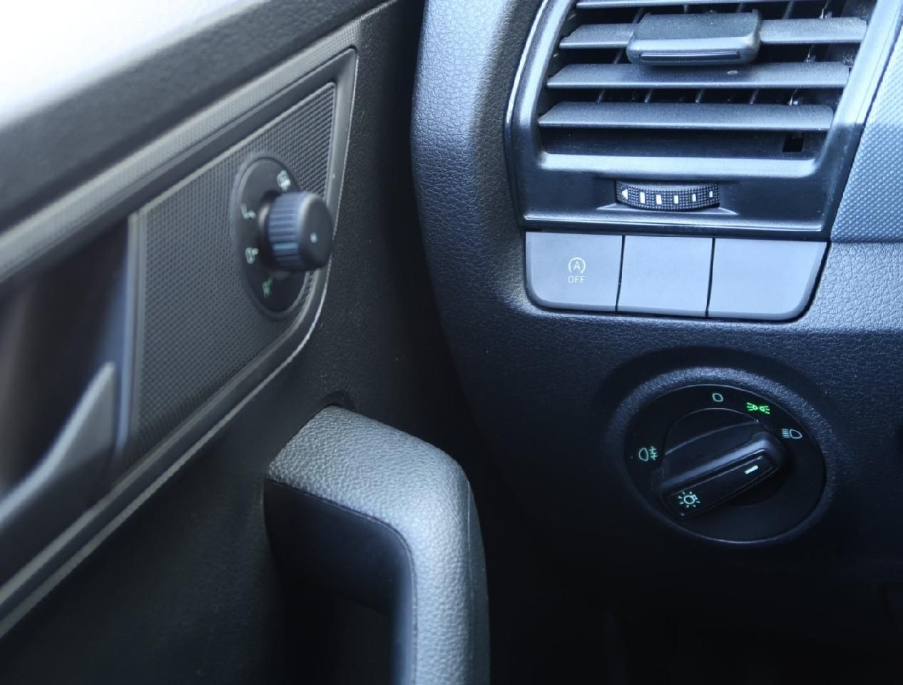 Fahrzeugabbildung SKODA Fabia Combi 1.0 TSI Active - AHZV, Klima, NS