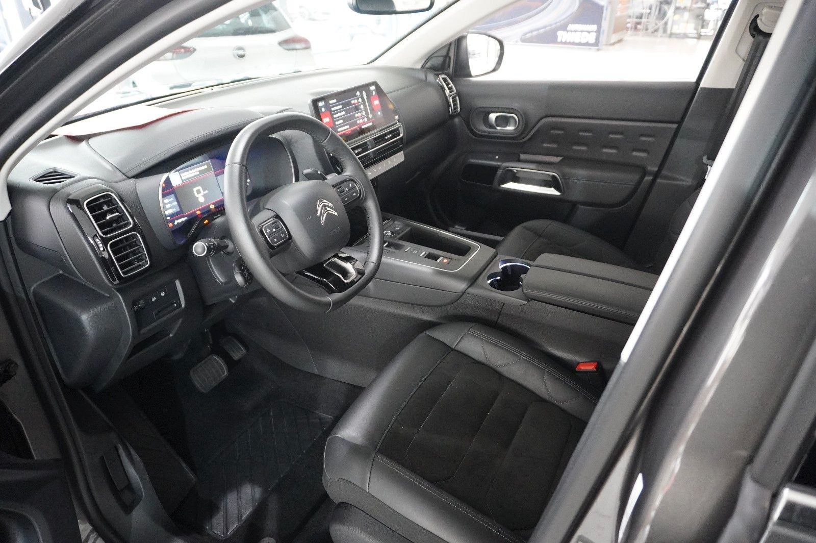 Fahrzeugabbildung Citroën C5 Aircross 1.2T SHINE EAT-8 NAVI/LED/KAMERA/SH
