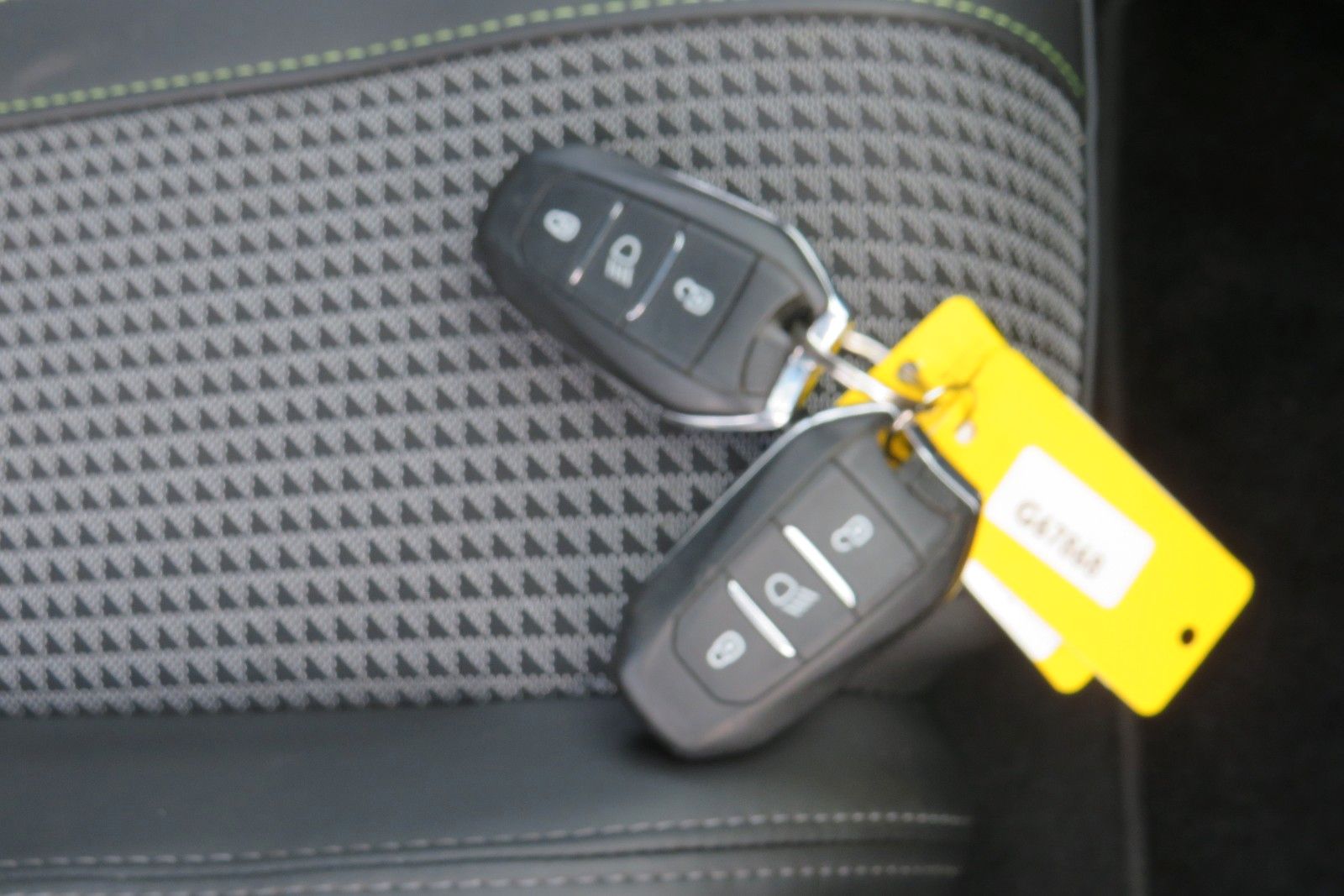 Fahrzeugabbildung Peugeot 2008 e- GT PDC KAMERA NAVI SITZH.