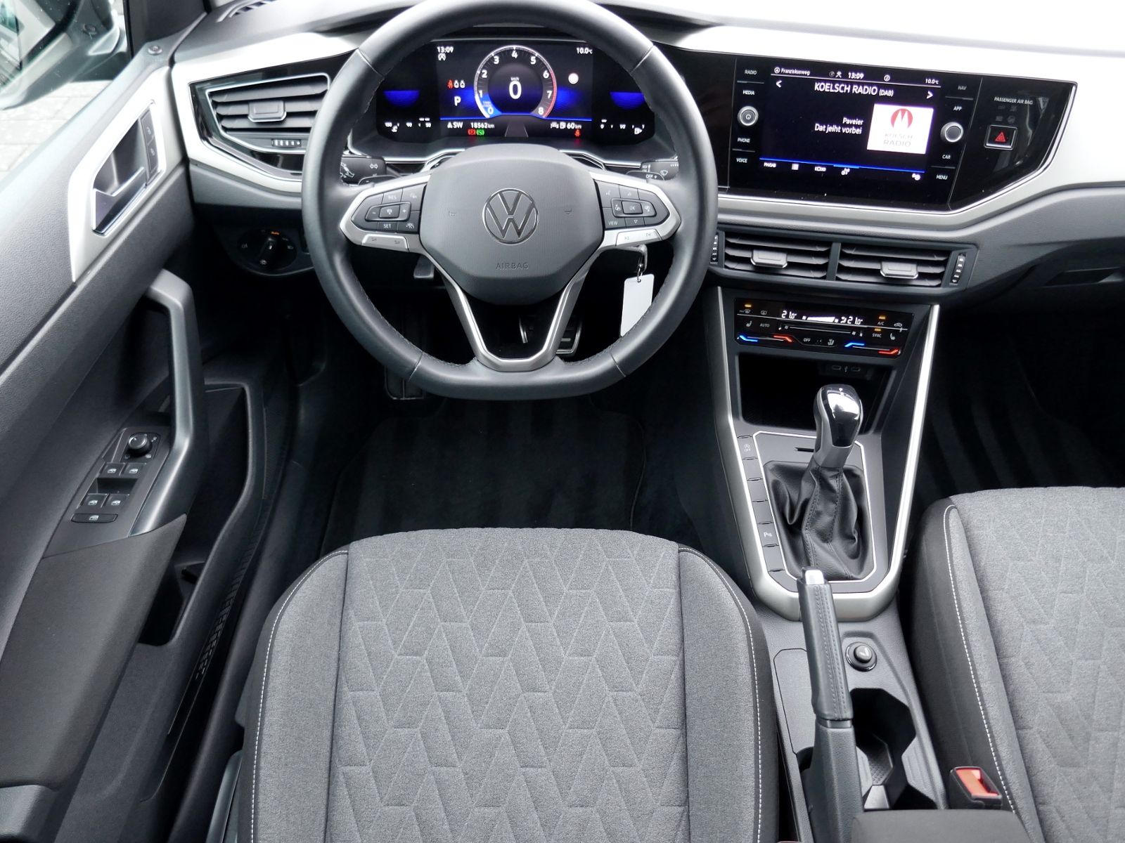 Fahrzeugabbildung Volkswagen Taigo Move 1.0 TSI DSG | LED RFK ACC Navi