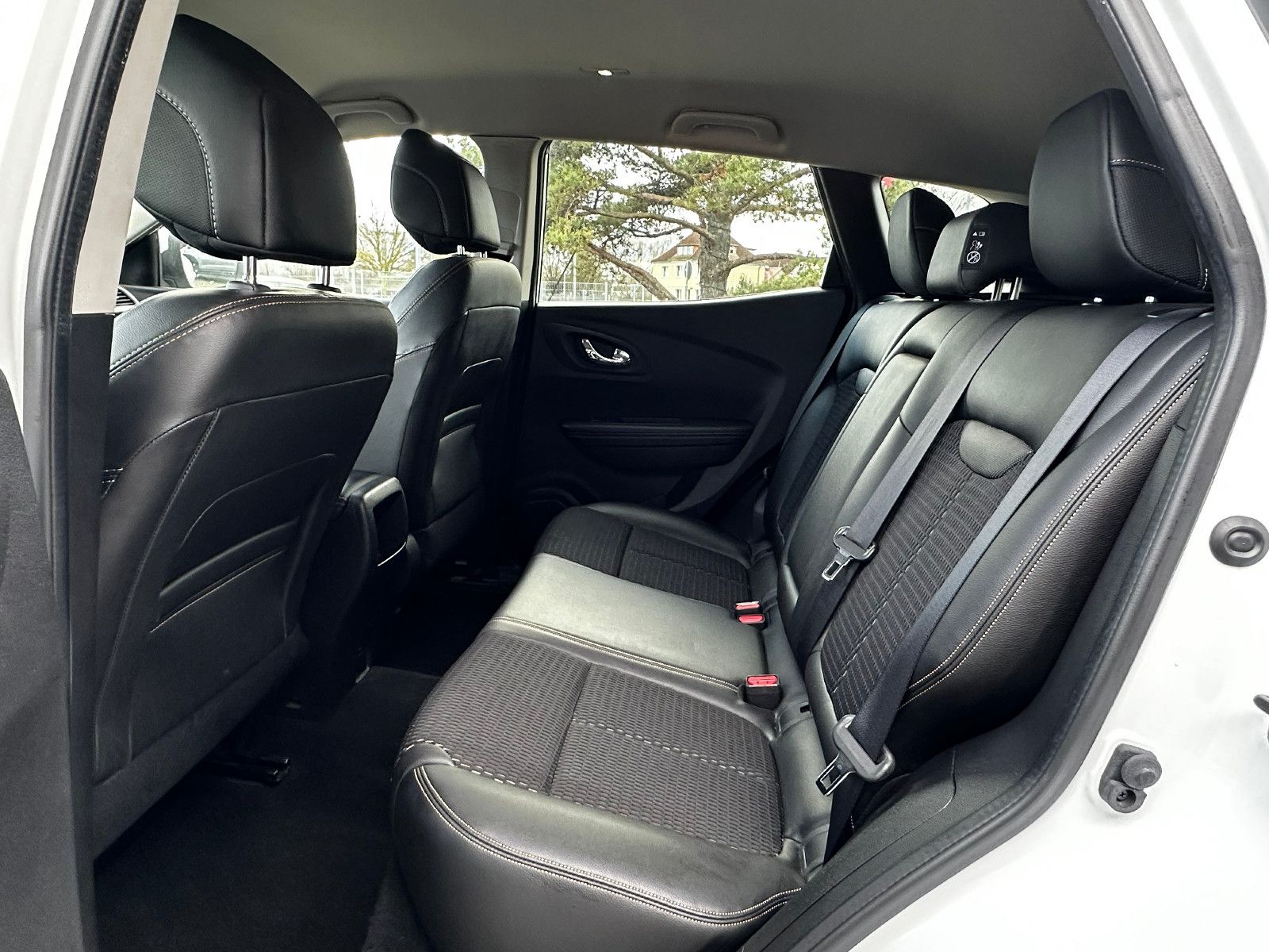Fahrzeugabbildung Renault Kadjar Teilleder Navi