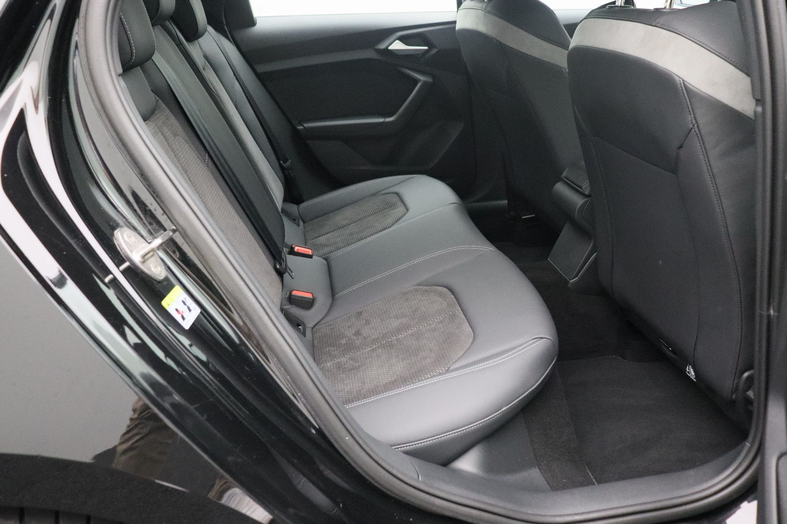 Fahrzeugabbildung Audi A1 Sportback 30 TFSI S line 18"Optik schwarz LED
