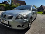 Toyota Avensis Combi Travel 2.0-l-D-4D Travel - Toyota Avensis aus 2008: Kombi