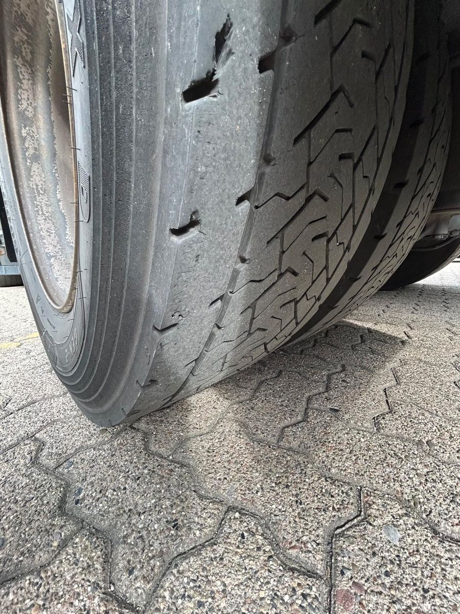 Fahrzeugabbildung Mercedes-Benz Antos 1840+Rohr Kühlauflieger