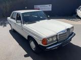 Mercedes-Benz Daimler Benz 250 w123 - Mercedes-Benz 250: W123