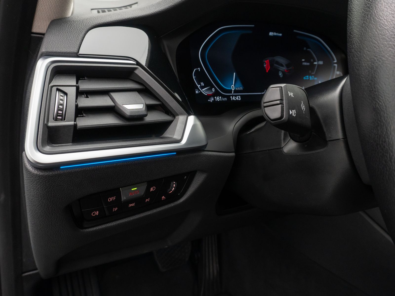 Fahrzeugabbildung BMW 330e xD Sport Line DAB Kamera AHK Alarm 18Zoll