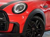 MINI Cooper S John Cooper Works Trim Cabrio / Rückfah - rote MINI Cooper S Cabrio