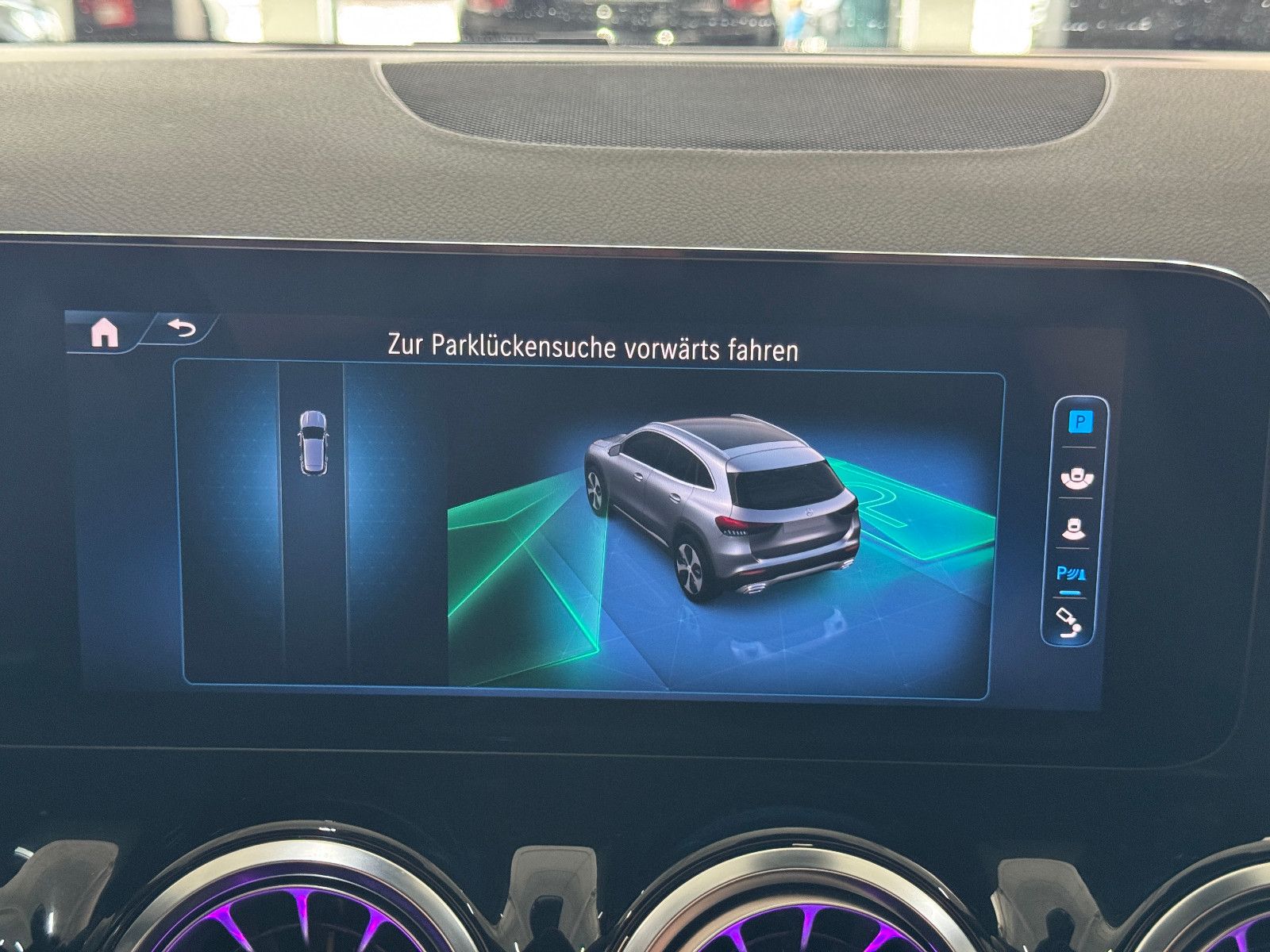 Fahrzeugabbildung Mercedes-Benz GLA 200 d 8GT AMG LINE PLUS MBUX DISTRONIC 19ALU