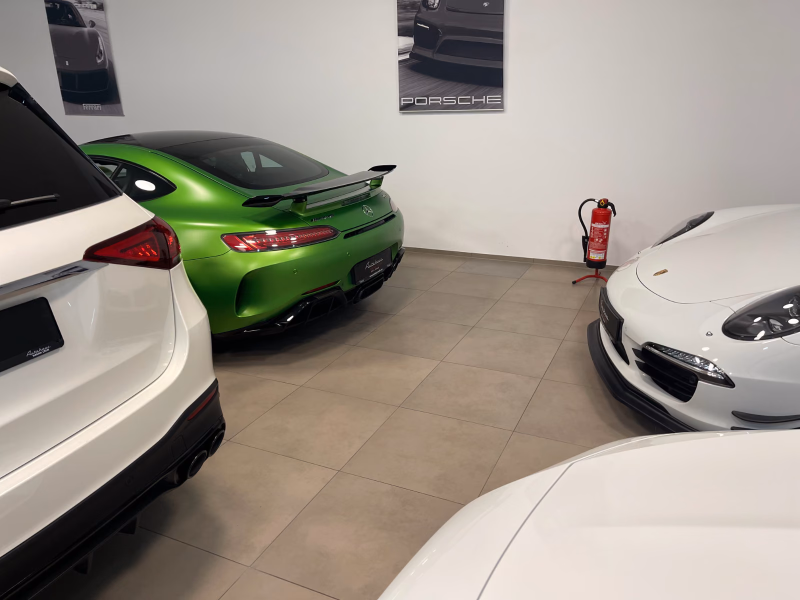 showroom-image-top