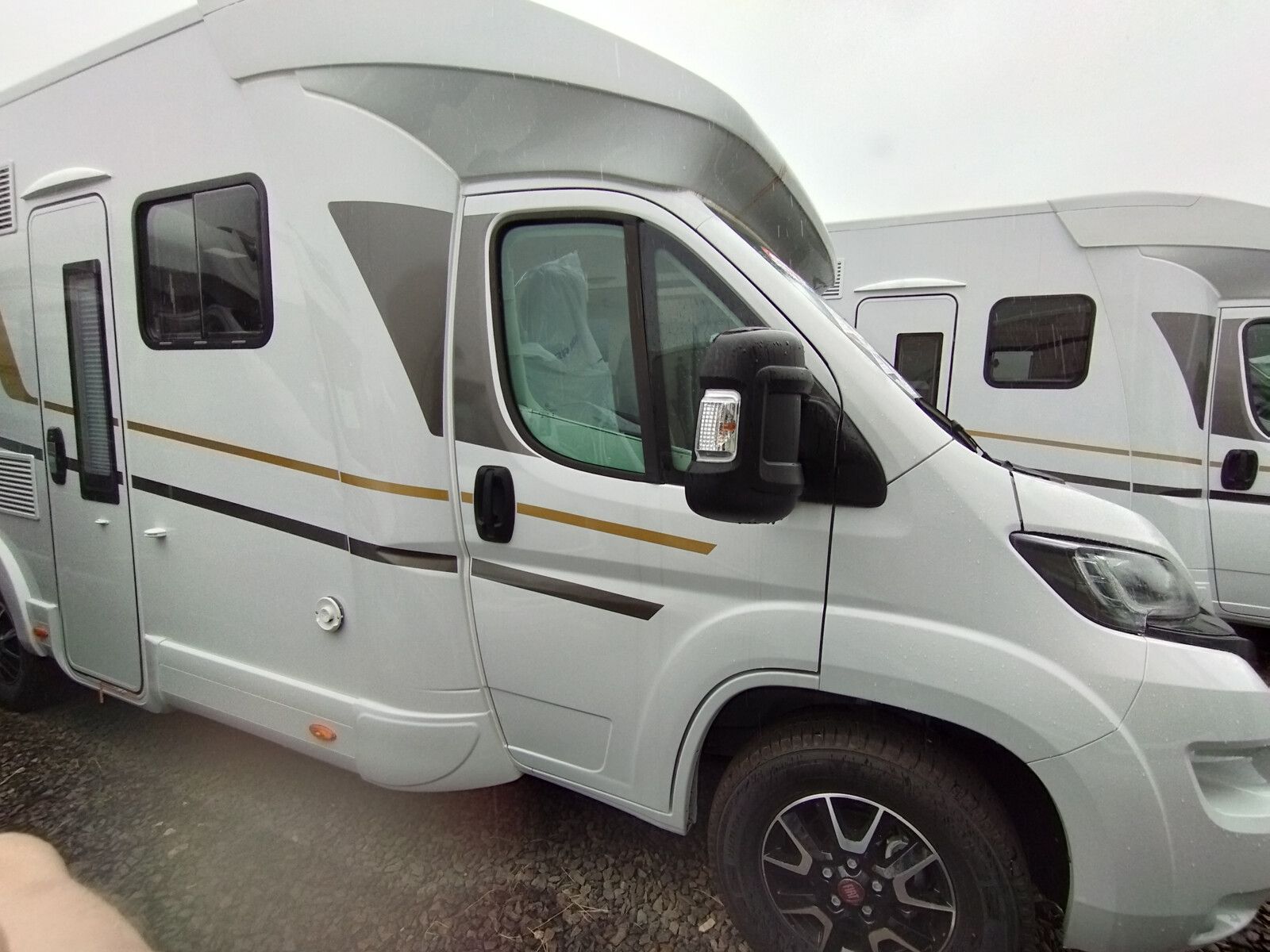 Fahrzeugabbildung Eura Mobil Profila T PT 675 SB Mondial Paket