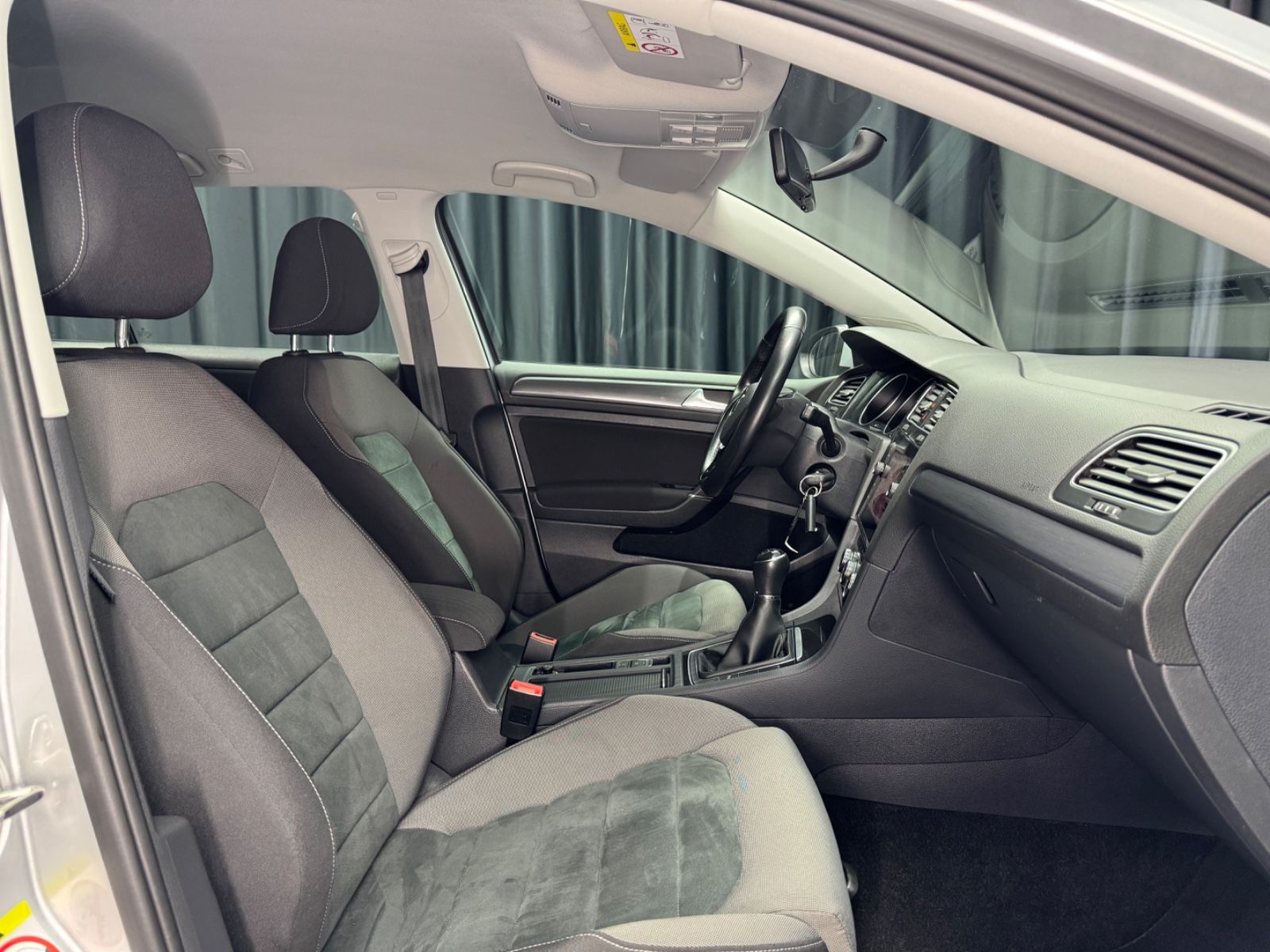 Fahrzeugabbildung Volkswagen Golf VII Variant Comfortline|NAVI|ACC|MASSAGE|