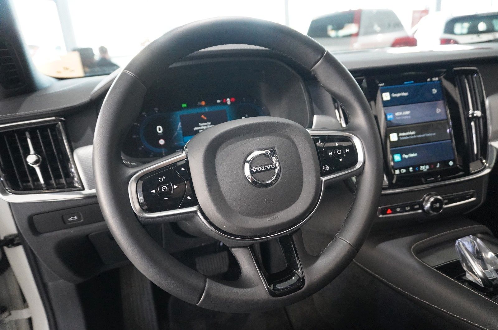 Fahrzeugabbildung Volvo V90 Kombi B4 PLUS DARK NAVI/LED/KAMERA/PANO./H&K