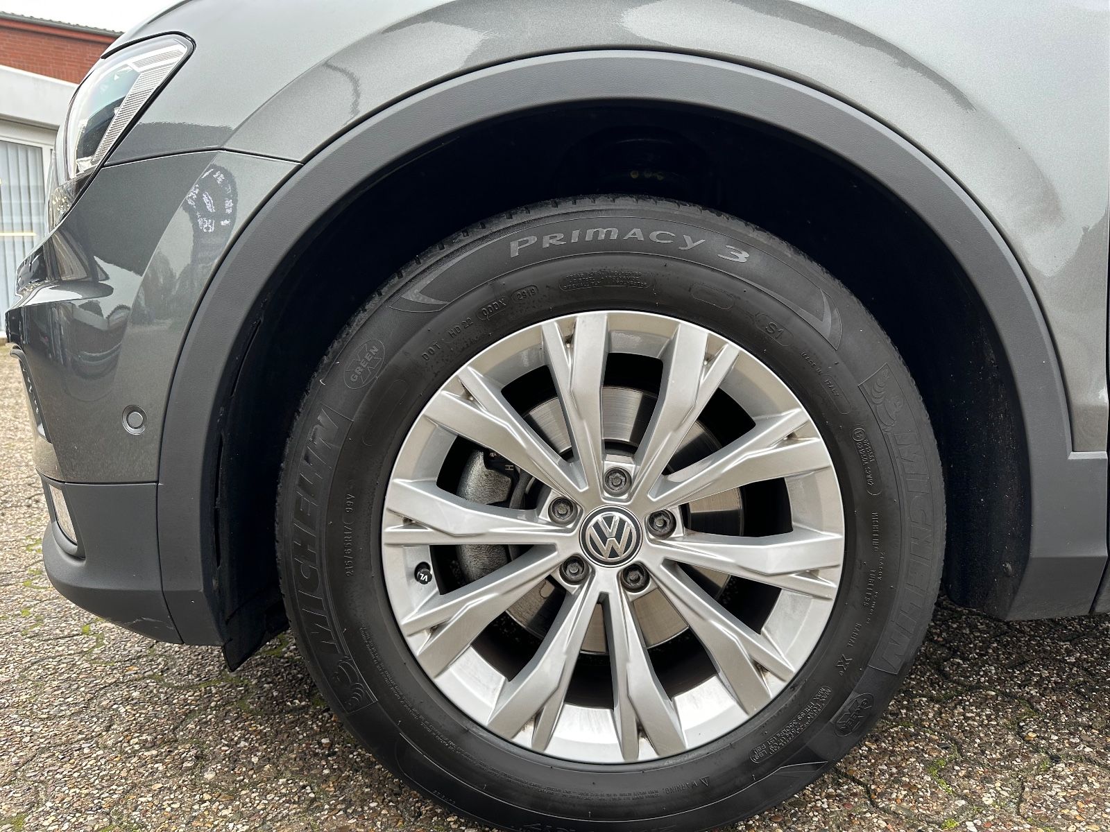 Fahrzeugabbildung Volkswagen Tiguan 1.5 TSI Comfortline DSG AHK/ACC/LED/Navi