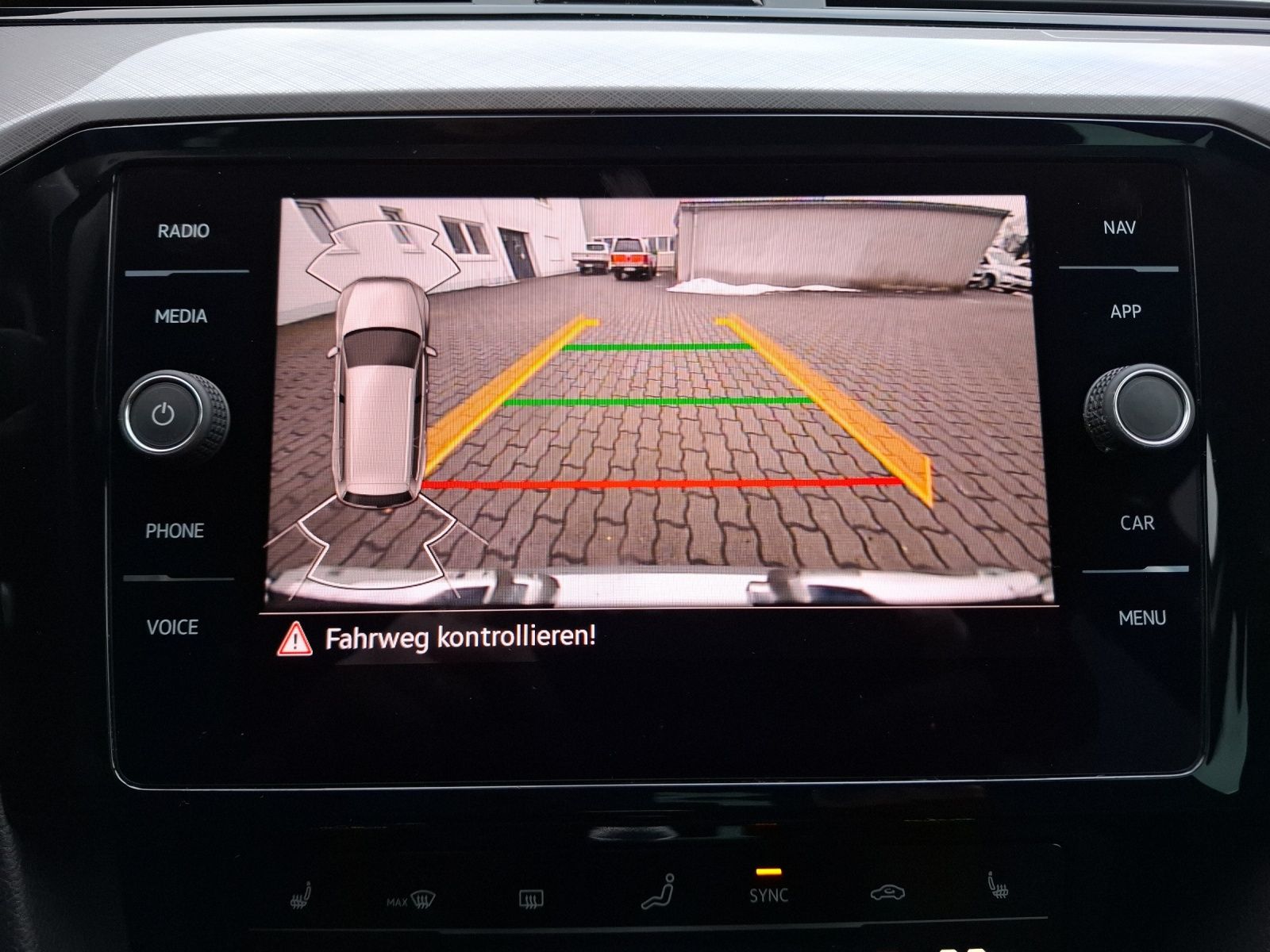 Fahrzeugabbildung Volkswagen Passat Variant TDI Business Matrix Navi ACC RFK