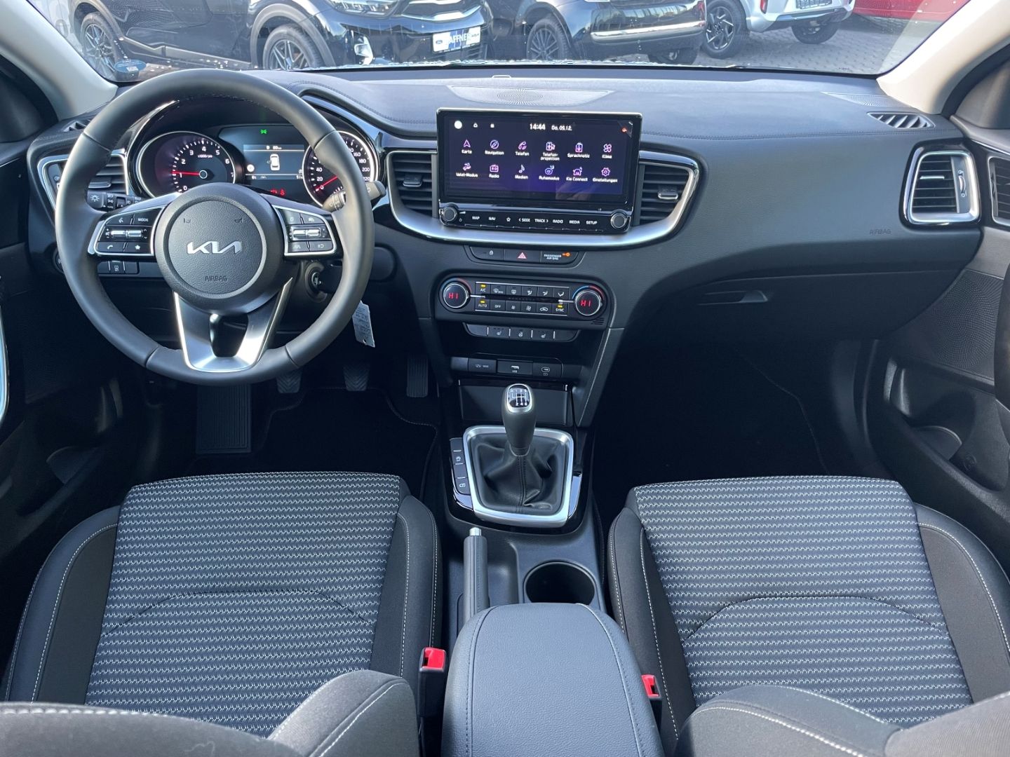 Fahrzeugabbildung Kia Ceed_sw Vision Kamera PDC VerkehrszeichERK