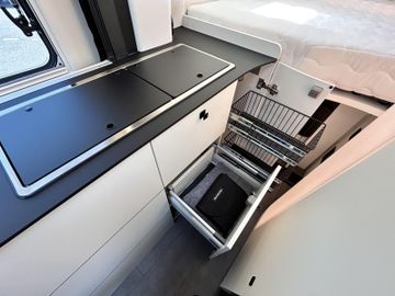 Westfalia James Cook 600 D CLESANA SOLAR 270Ah LITHIUM AHK